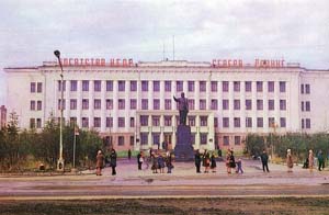 Здание бывшего Главного управления «Дальстроя»