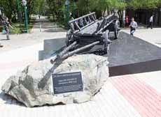 Памятник - телега переселенцев
